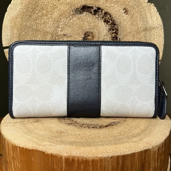 COACH Accordion Zip Wallet In Signature Canvas - Picture 3 of 16